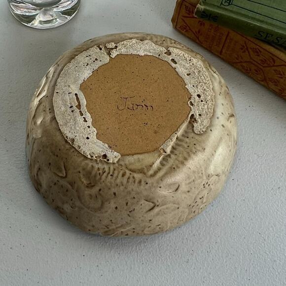 Handcrafted Bowl With 3D Grapes 6" Blue and Beige Stoneware Pottery Signed Jann - Picture 6 of 9